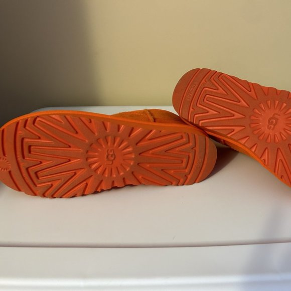 UGG Womens Classic Ultra Mini Ankle Boot - Picture 8 of 8